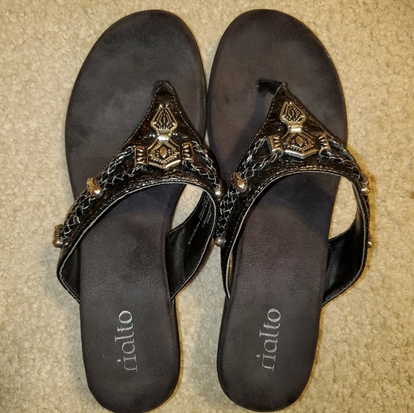 Rialto Shoes - Rialto black sandals 7.5 Kismet open toe thong